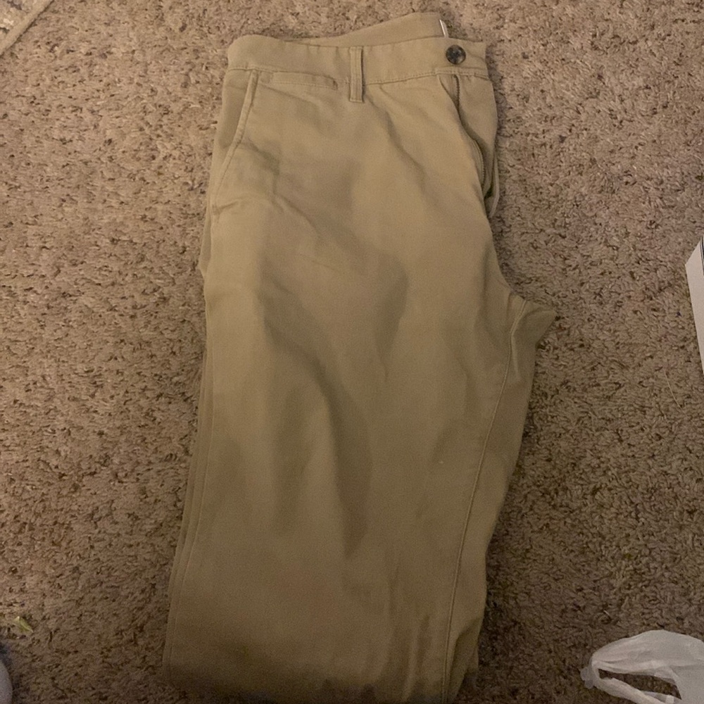 Men’s khaki pants